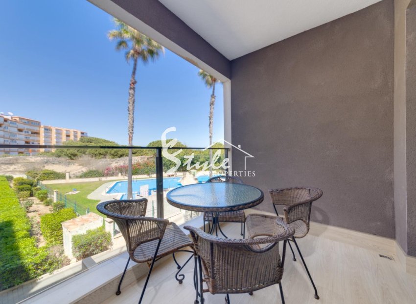 Resale - Apartament  - Torrevieja - calle Puerto Romano