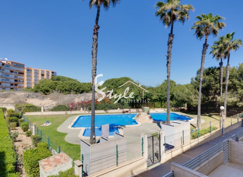 Resale - Apartament  - Torrevieja - calle Puerto Romano