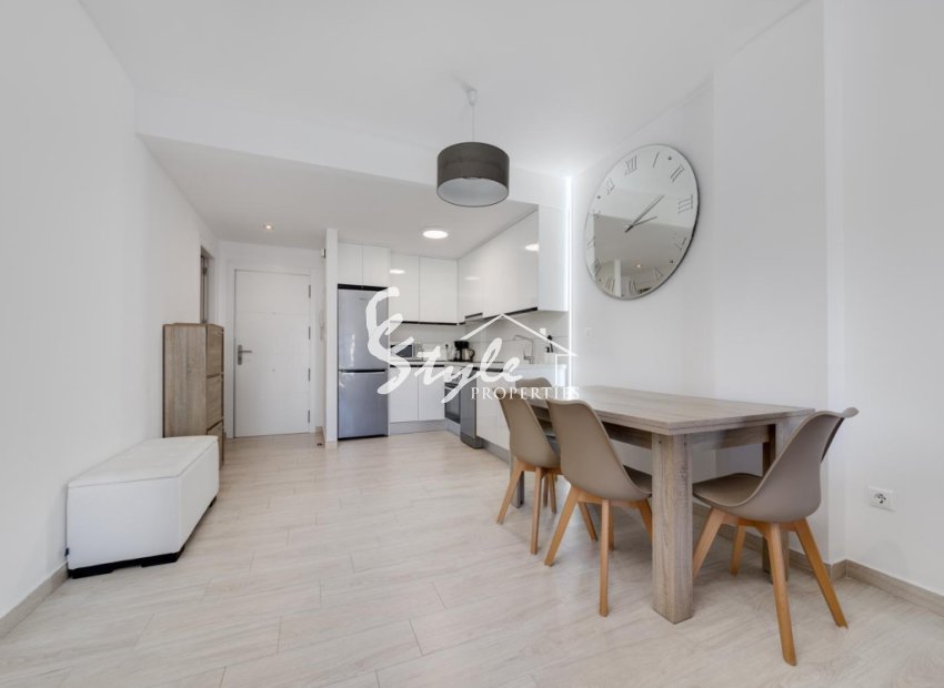 Resale - Apartament  - Torrevieja - calle Puerto Romano