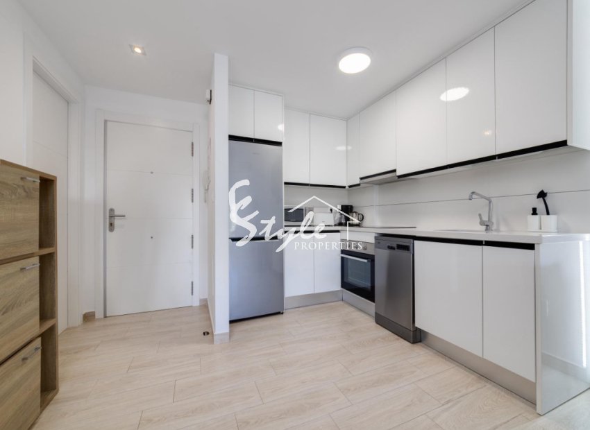 Resale - Apartament  - Torrevieja - calle Puerto Romano