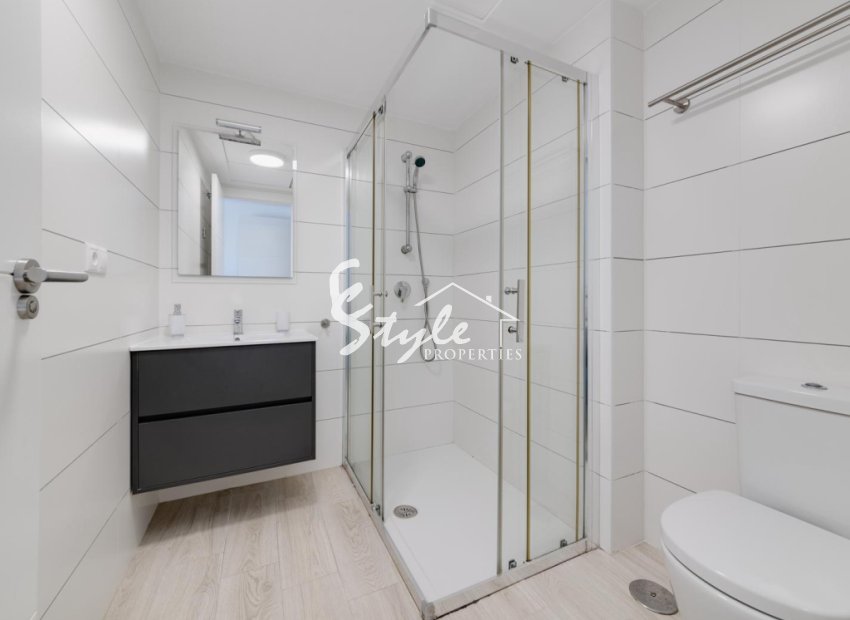 Resale - Apartament  - Torrevieja - calle Puerto Romano