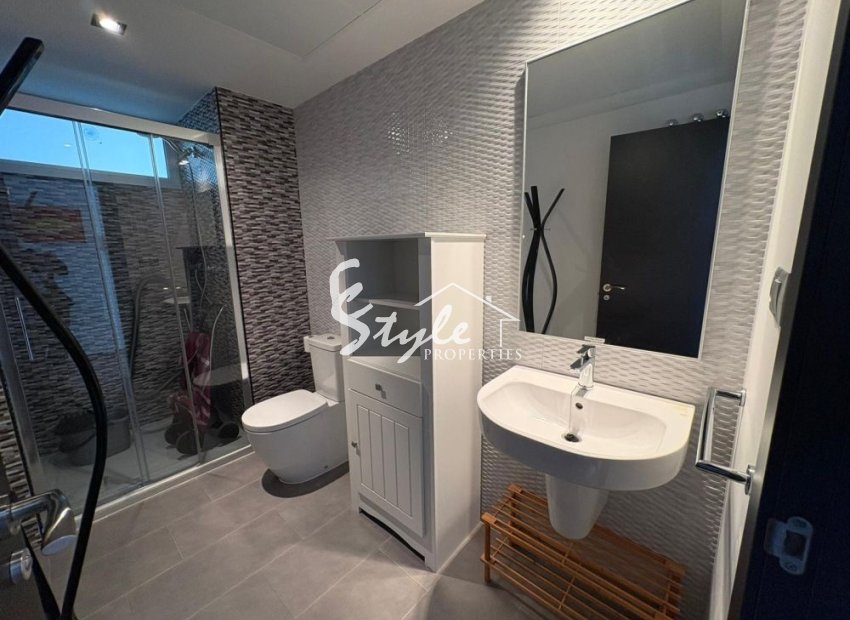 Resale - Apartament  - Torrevieja - La Mata