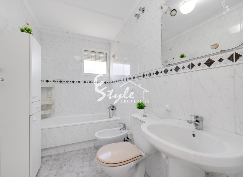 Resale - Apartament  - Torrevieja - La Mata