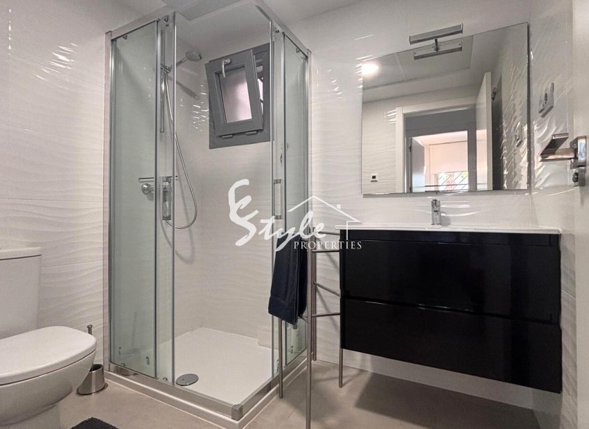 Resale - Apartament  - Torrevieja - La Veleta