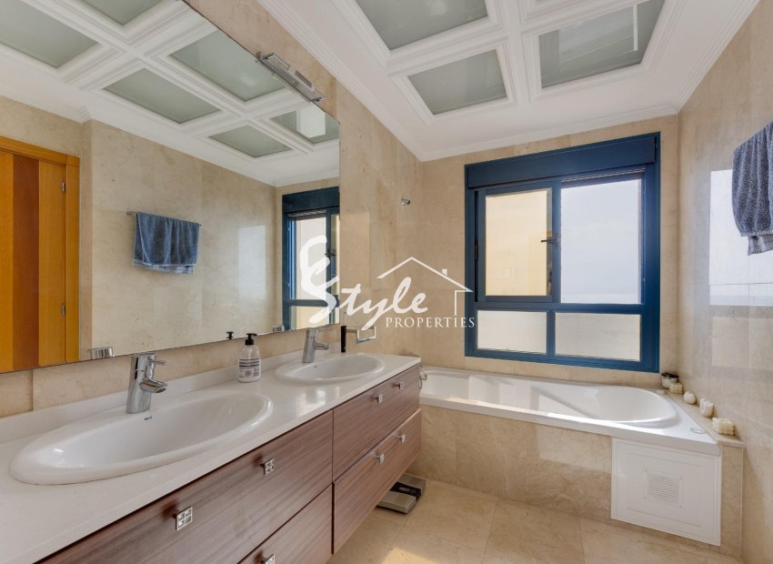 Resale - Apartament  - Torrevieja - La Veleta