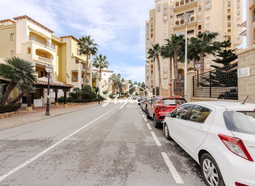 Resale - Apartament  - Torrevieja - Playa de los Locos