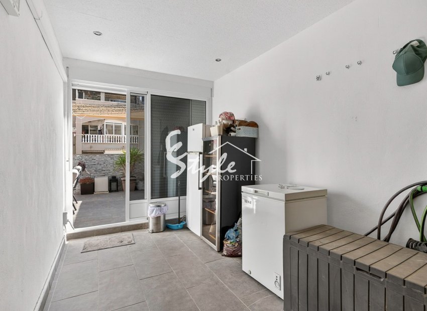 Resale - Apartament  - Torrevieja - Playa de los Locos