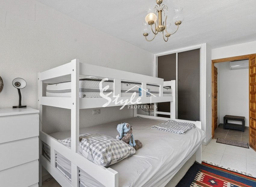 Resale - Apartament  - Torrevieja - Playa de los Locos