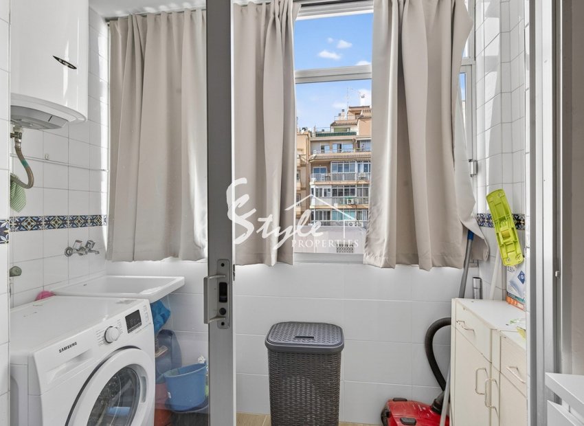Resale - Apartament  - Torrevieja - Playa de los Locos