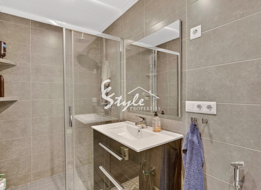 Resale - Apartament  - Torrevieja - Playa de los Locos
