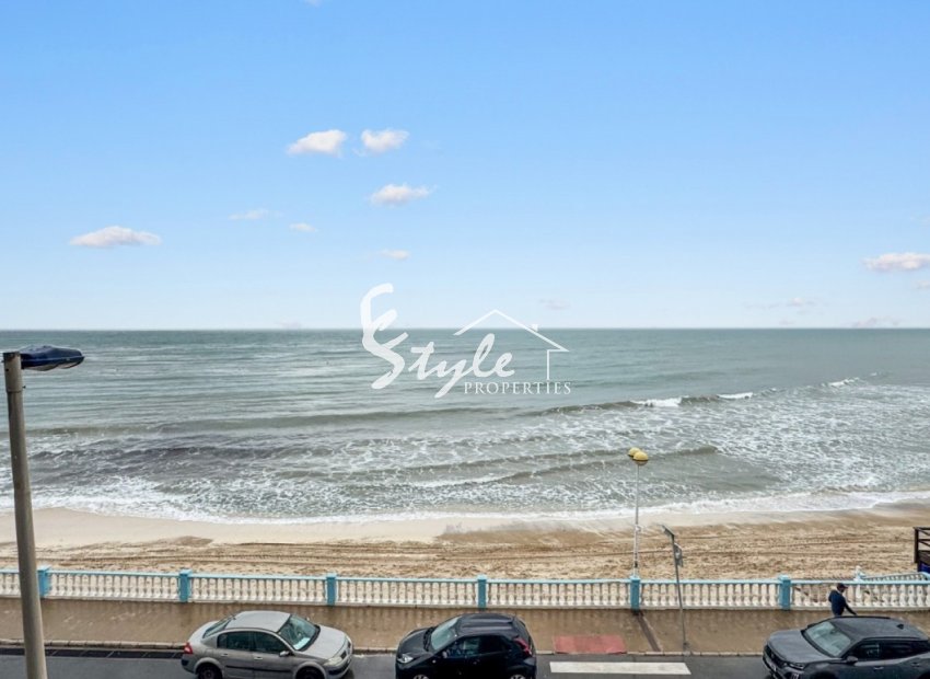 Resale - Apartament  - Torrevieja - Playa de los Locos
