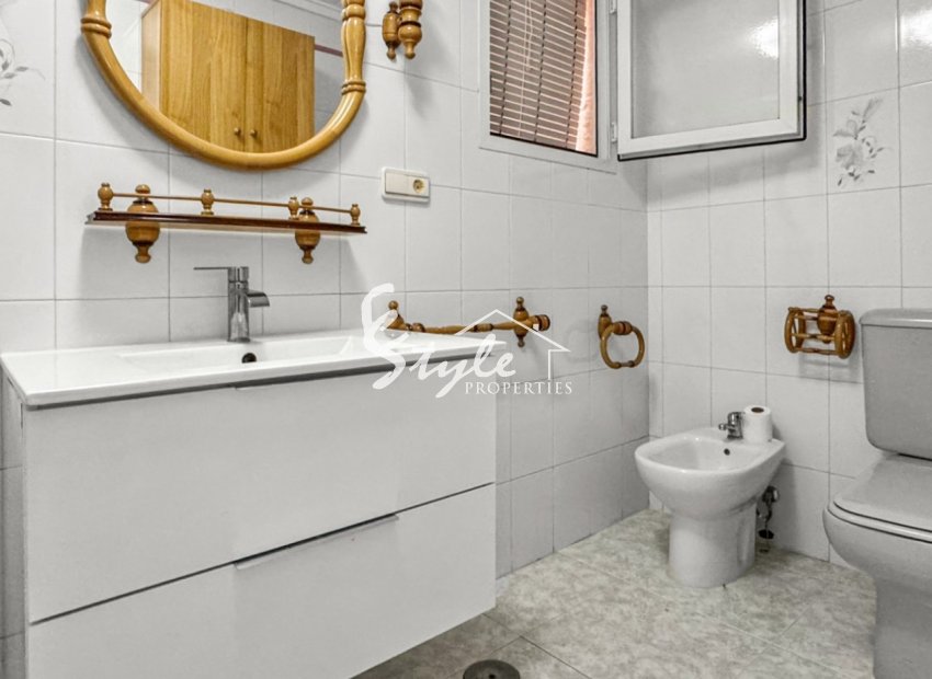 Resale - Apartament  - Torrevieja - Playa de los Locos