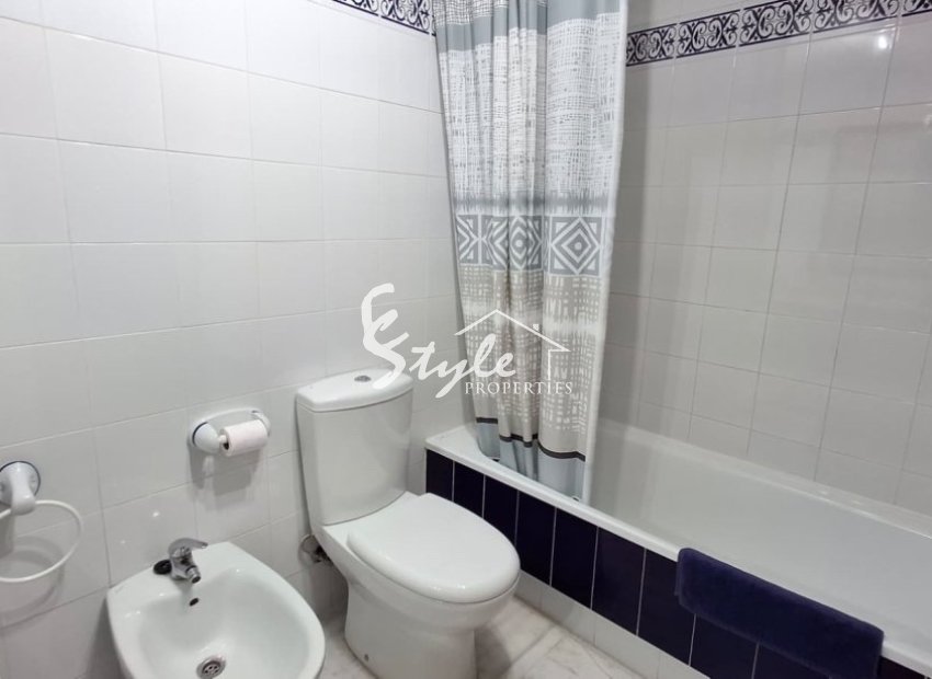 Resale - Apartament  - Torrevieja - Playa de los Locos
