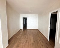 Resale - Apartament  - Torrevieja - Playa de los Locos