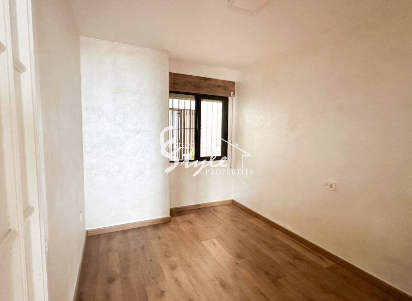 Resale - Apartament  - Torrevieja - Playa de los Locos