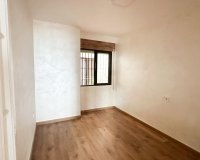 Resale - Apartament  - Torrevieja - Playa de los Locos