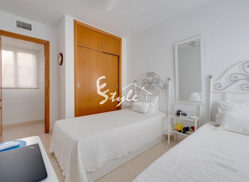 Resale - Apartament  - Torrevieja - Playa de los Locos