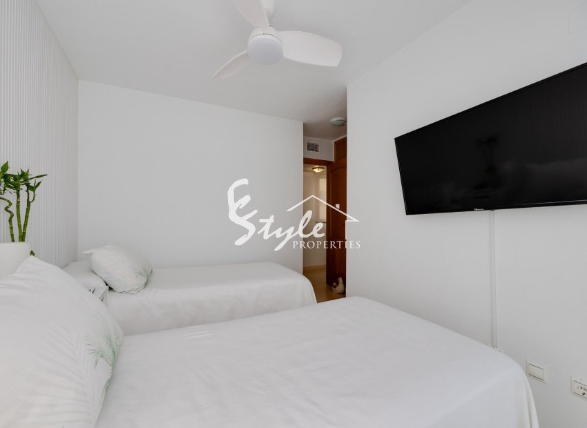 Resale - Apartament  - Torrevieja - Playa de los Locos