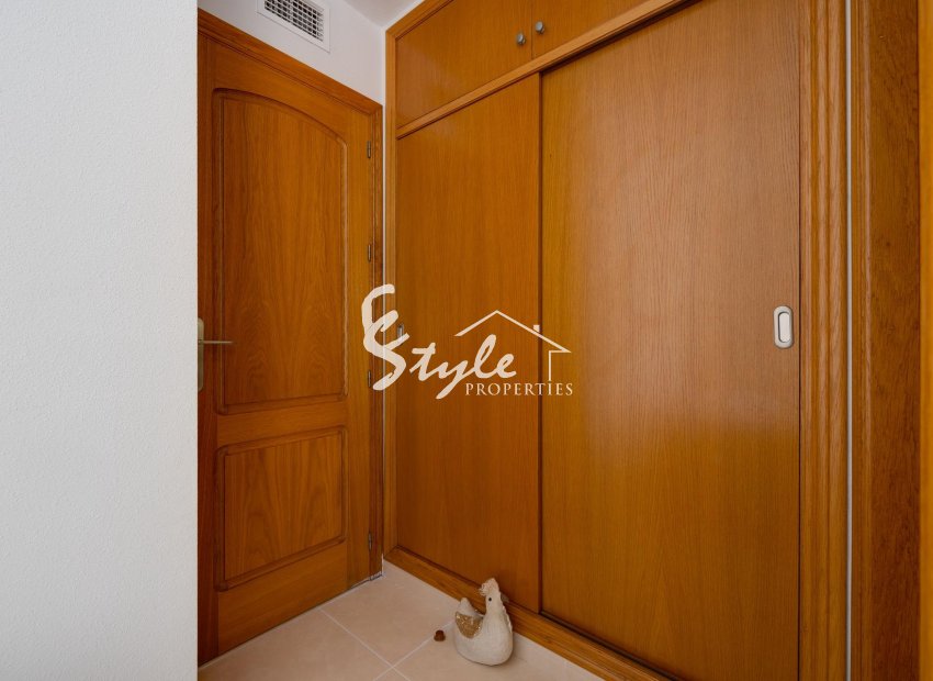 Resale - Apartament  - Torrevieja - Playa de los Locos