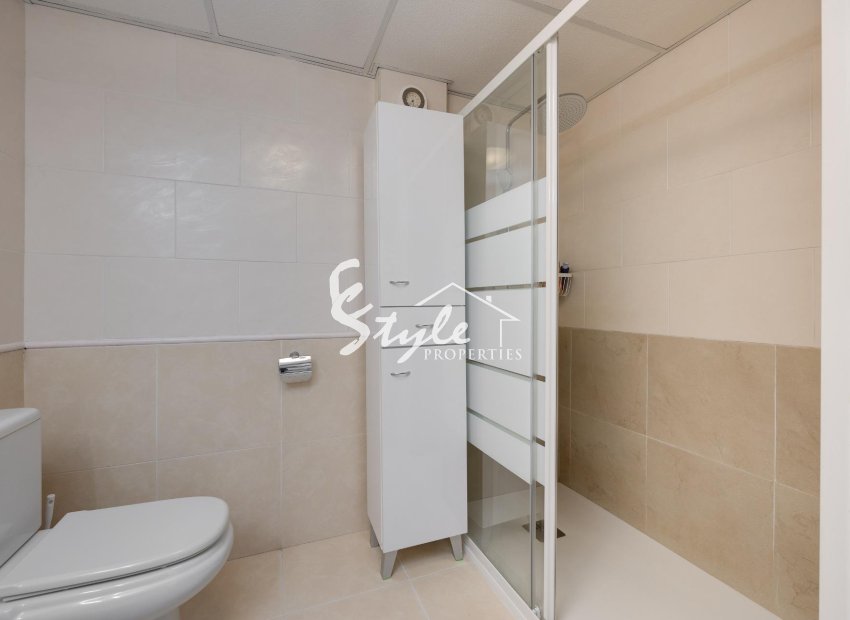 Resale - Apartament  - Torrevieja - Playa de los Locos