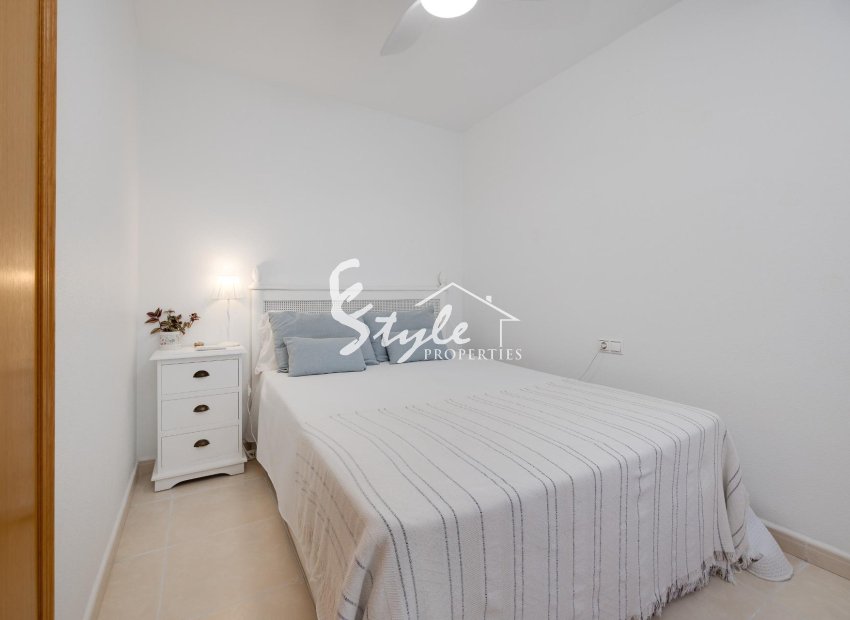 Resale - Apartament  - Torrevieja - Playa de los Locos