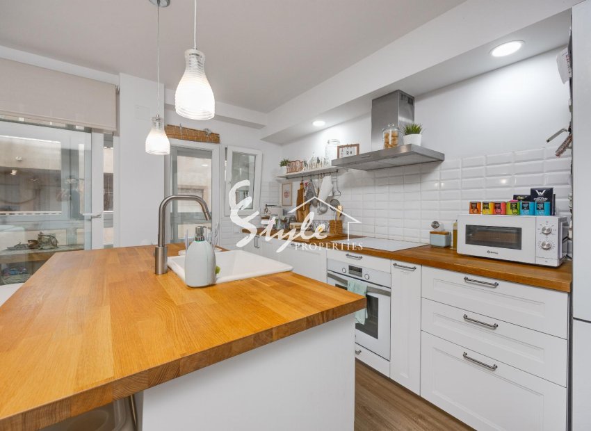Resale - Apartament  - Torrevieja - Playa De Los Náufragos