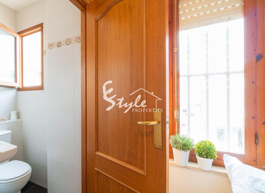 Resale - Apartament  - Torrevieja - Playa de los Naufragos