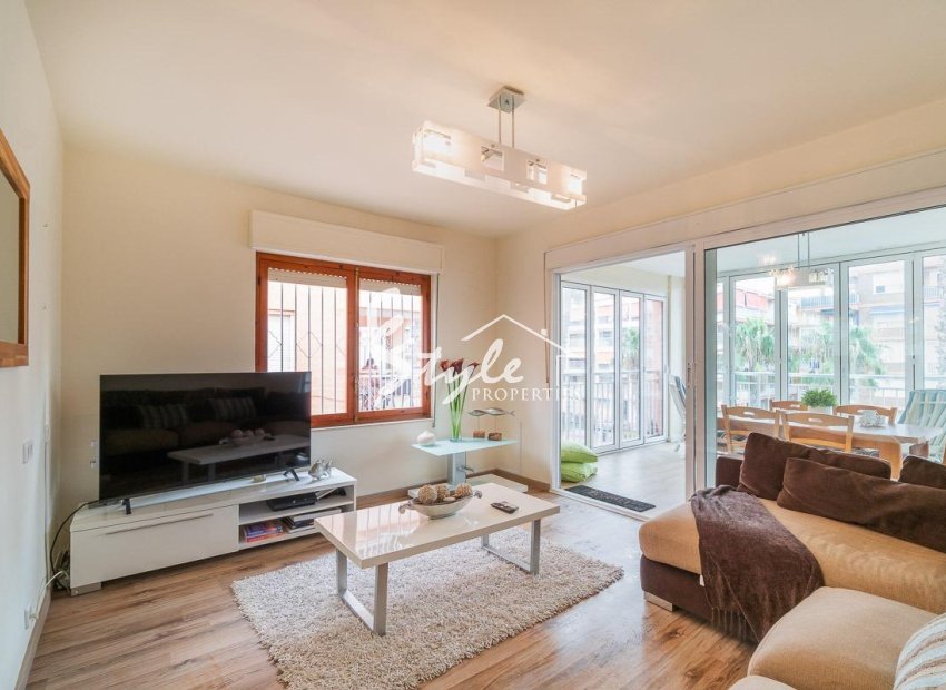Resale - Apartament  - Torrevieja - Playa de los Naufragos