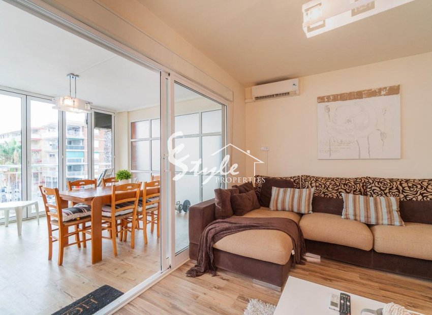 Resale - Apartament  - Torrevieja - Playa de los Naufragos