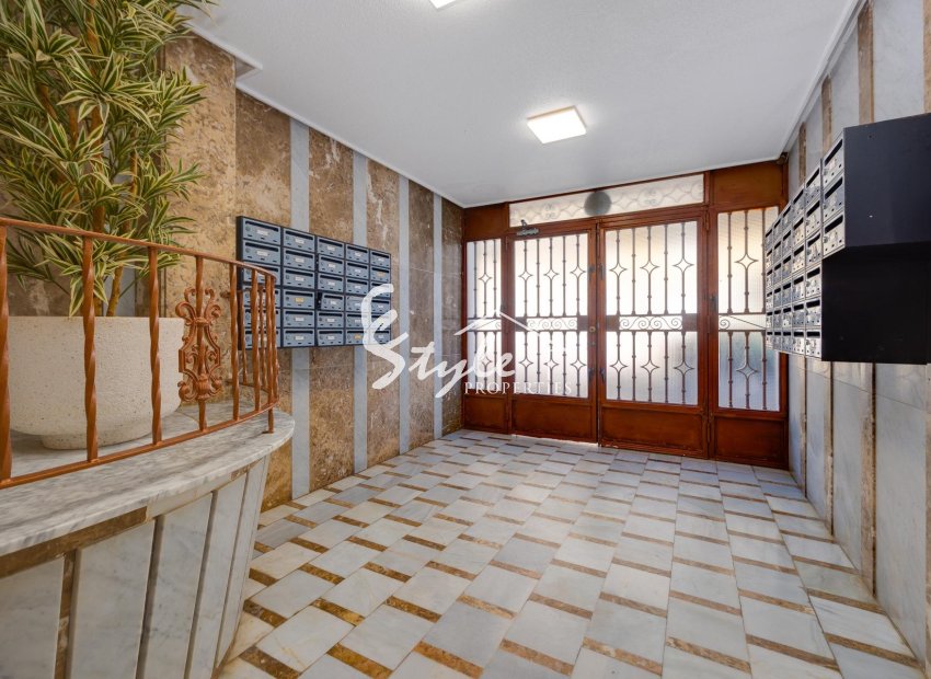 Resale - Apartament  - Torrevieja - Playa De Los Náufragos
