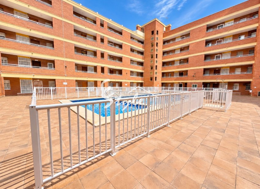 Resale - Apartament  - Torrevieja - Playa De Los Náufragos