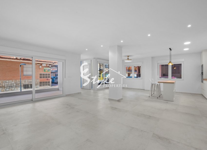 Resale - Apartament  - Torrevieja - Playa del Acequión