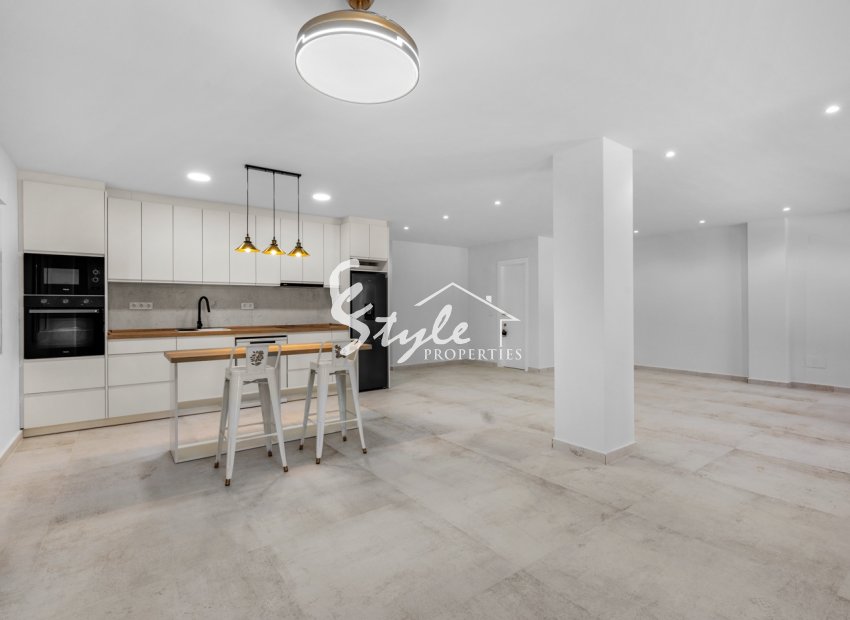 Resale - Apartament  - Torrevieja - Playa del Acequión