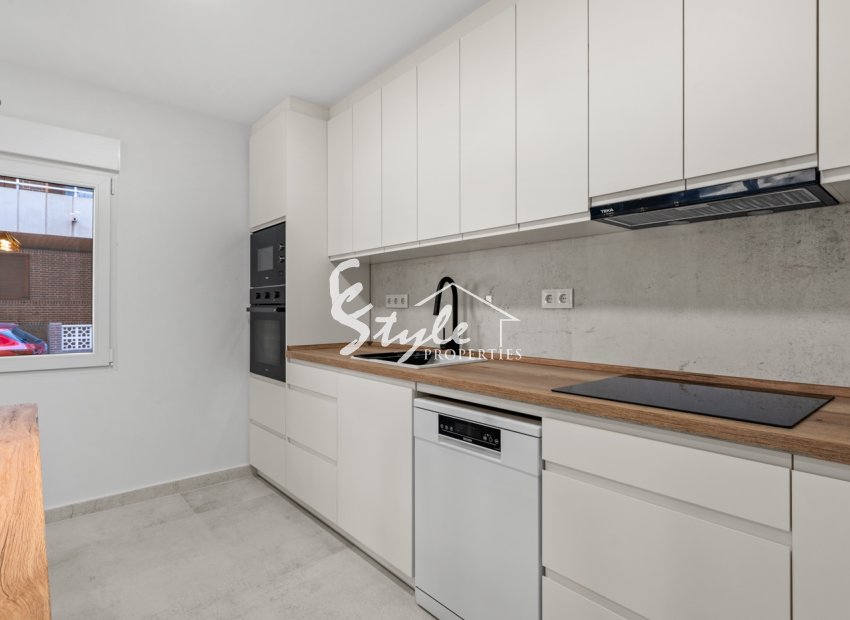Resale - Apartament  - Torrevieja - Playa del Acequión