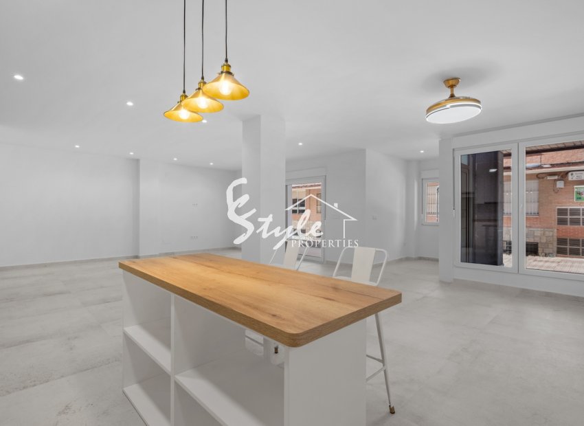 Resale - Apartament  - Torrevieja - Playa del Acequión