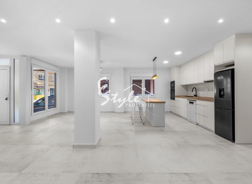 Resale - Apartament  - Torrevieja - Playa del Acequión