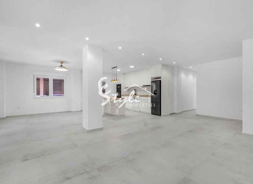 Resale - Apartament  - Torrevieja - Playa del Acequión