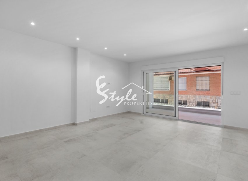 Resale - Apartament  - Torrevieja - Playa del Acequión