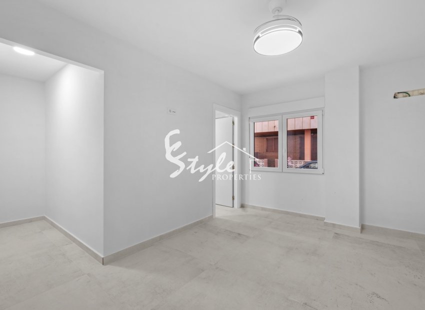 Resale - Apartament  - Torrevieja - Playa del Acequión