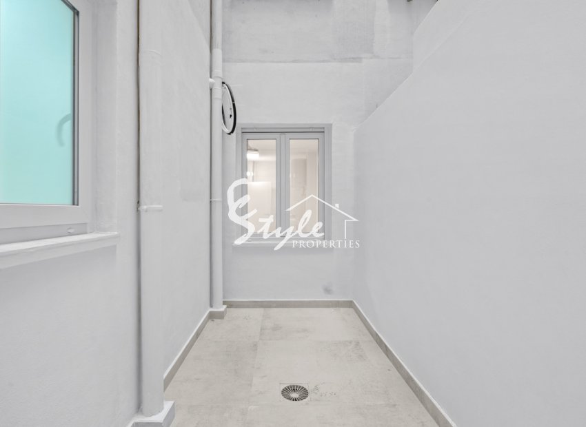 Resale - Apartament  - Torrevieja - Playa del Acequión