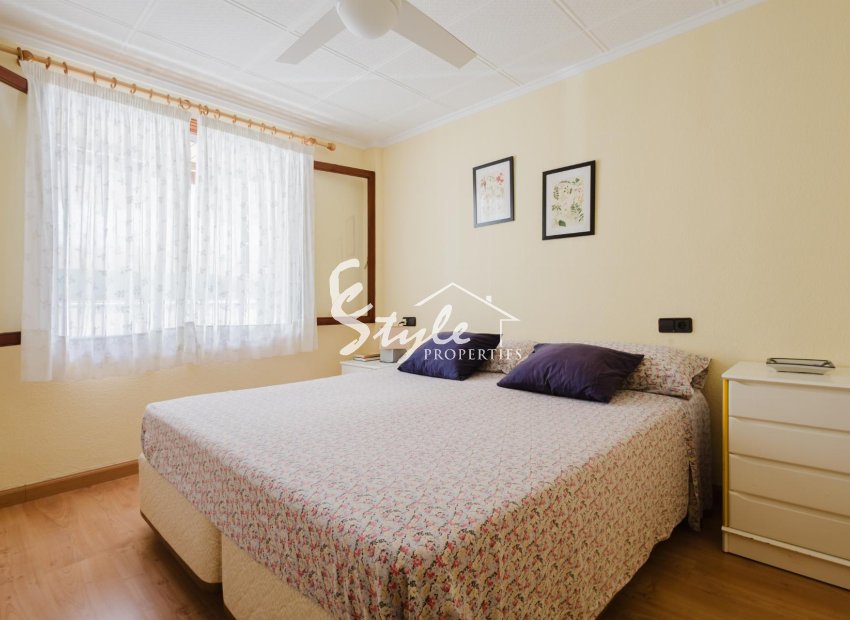 Resale - Apartament  - Torrevieja - Playa del Acequión