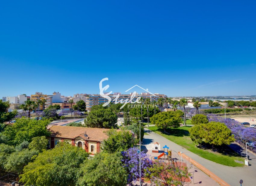 Resale - Apartament  - Torrevieja - Playa del Acequión