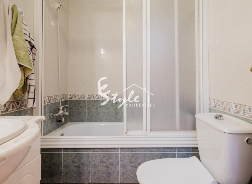 Resale - Apartament  - Torrevieja - Playa del Acequión