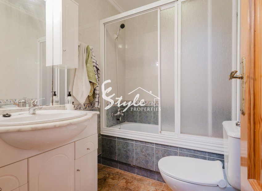 Resale - Apartament  - Torrevieja - Playa del Acequión
