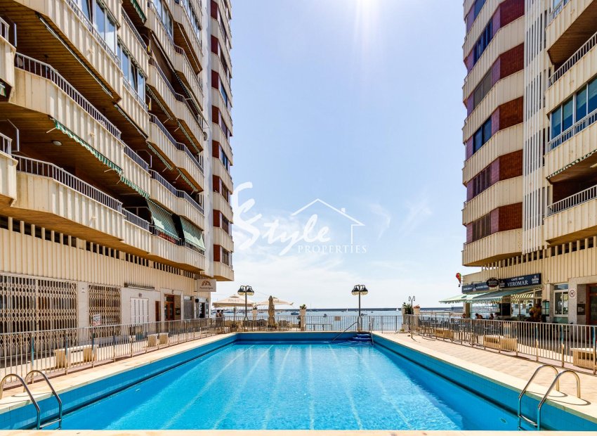Resale - Apartament  - Torrevieja - Playa del Acequión