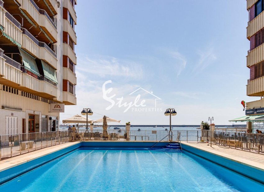 Resale - Apartament  - Torrevieja - Playa del Acequión