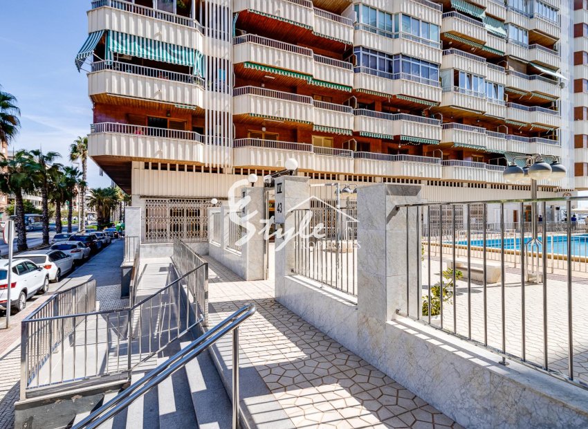 Resale - Apartament  - Torrevieja - Playa del Acequión