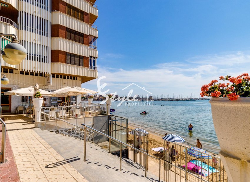 Resale - Apartament  - Torrevieja - Playa del Acequión