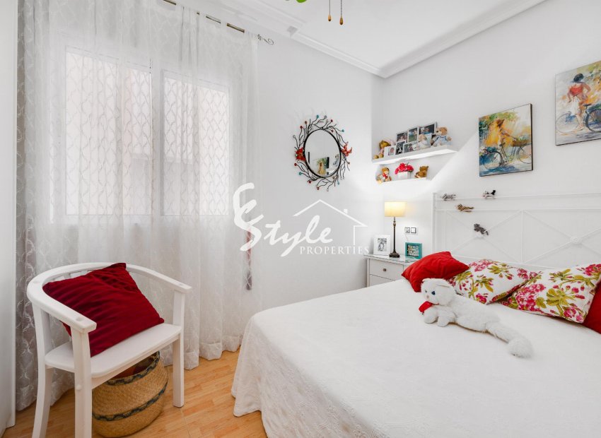 Resale - Apartament  - Torrevieja - Playa del Acequión
