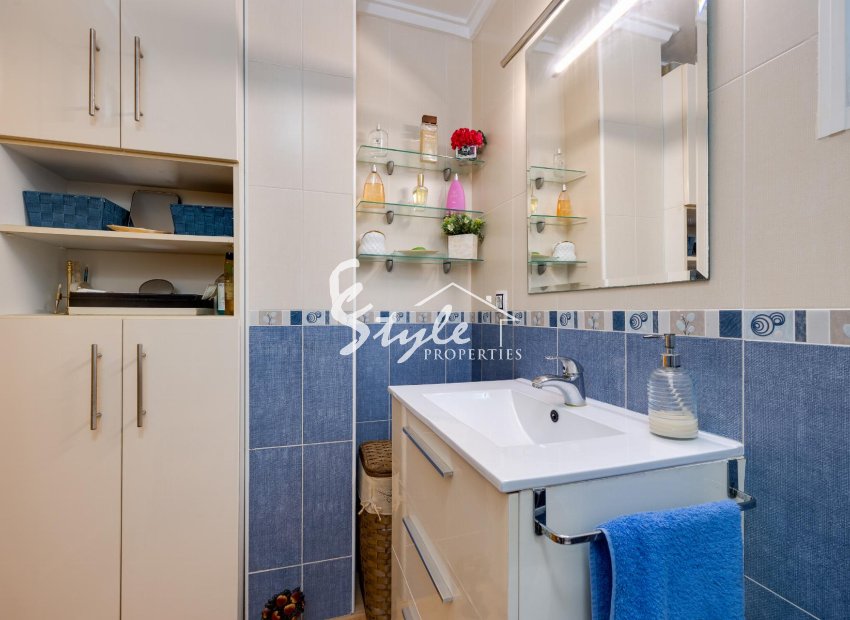 Resale - Apartament  - Torrevieja - Playa del Acequión